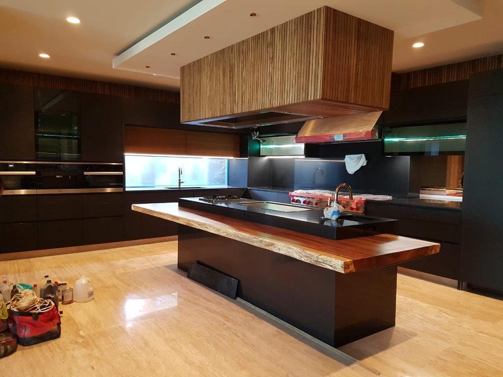 Live edge island countertop installation — Houston area